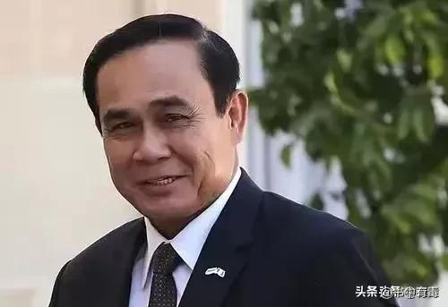 泰国总理停职，