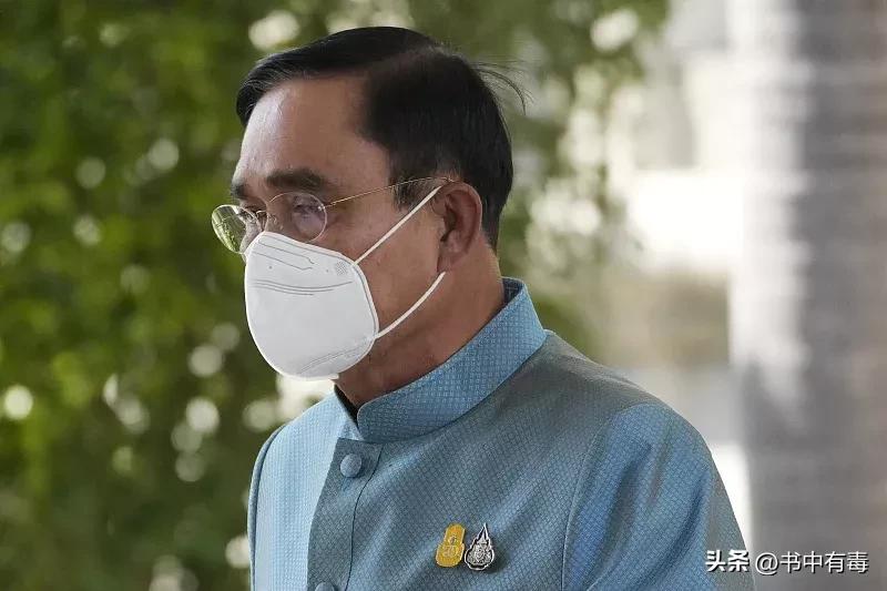 泰国总理停职，