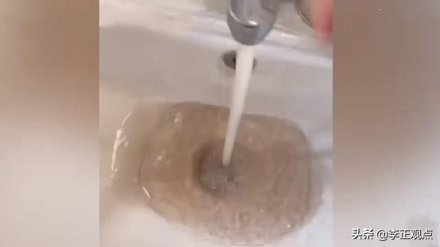 自来水黄得像咖啡，自来水黄得像咖啡一样