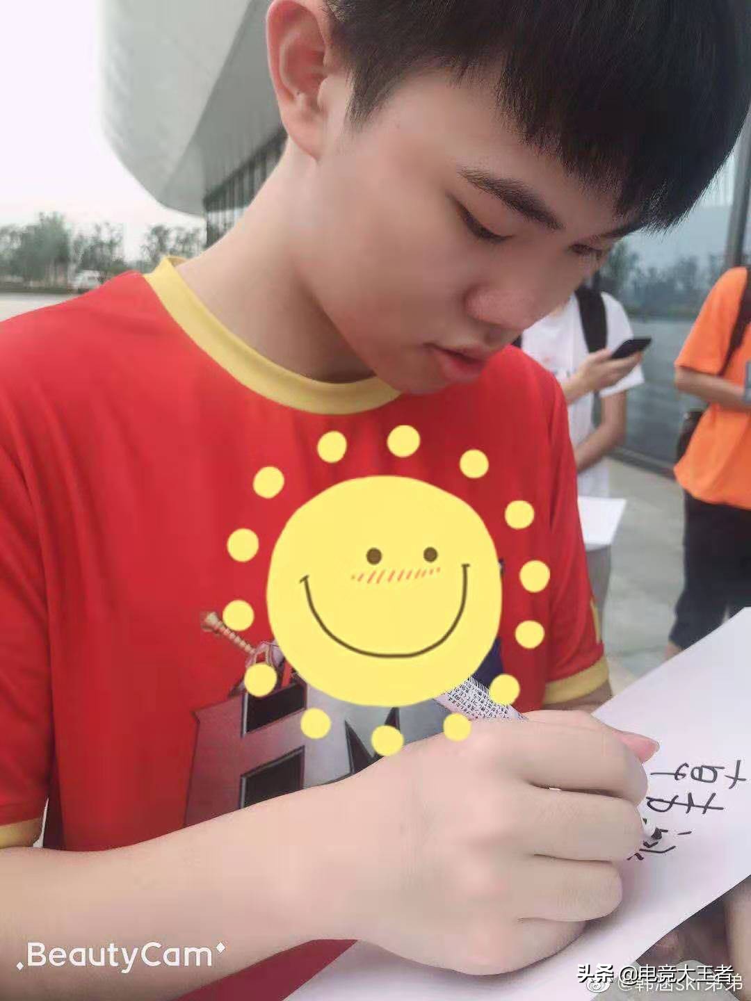 男主播被指出轨粉丝，主播发现男子风干