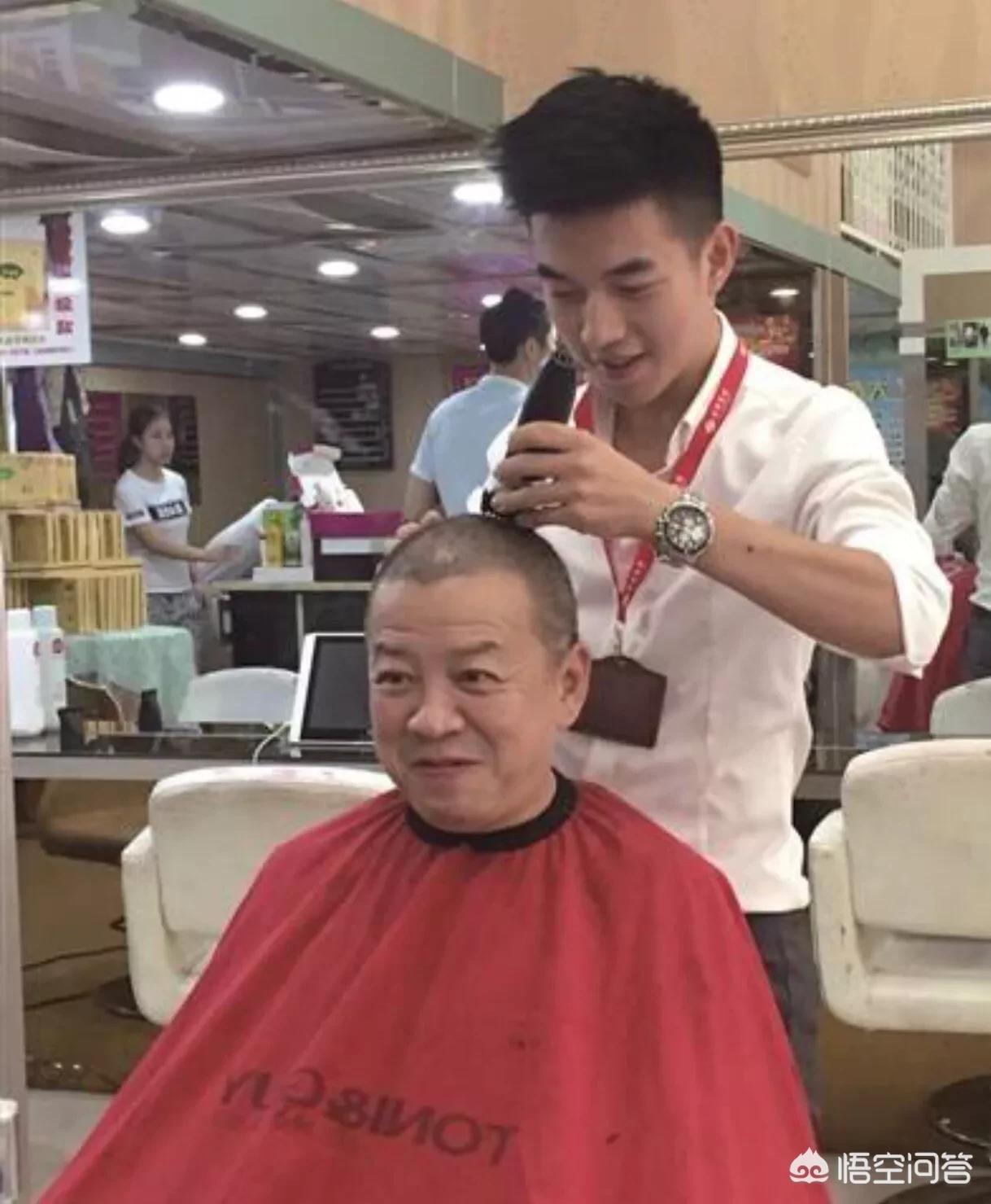 小伙一年减了220斤，小伙一年减了220斤正常吗