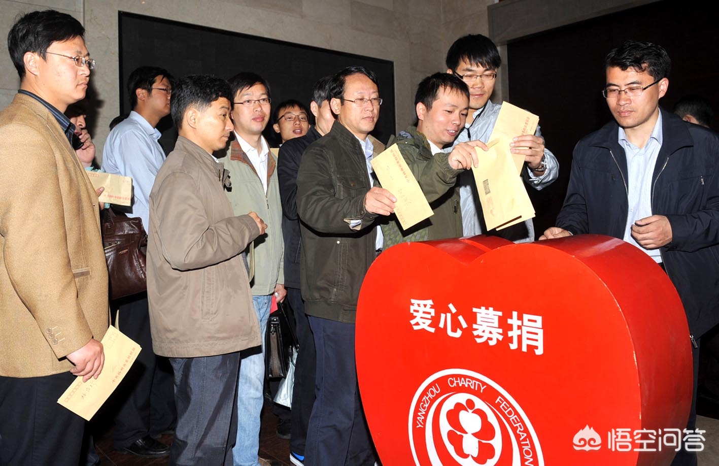 千班万元捐赠引争议，