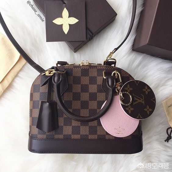LV口红卖1200元，lv的口红多少钱一个
