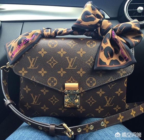 LV口红卖1200元，lv的口红多少钱一个