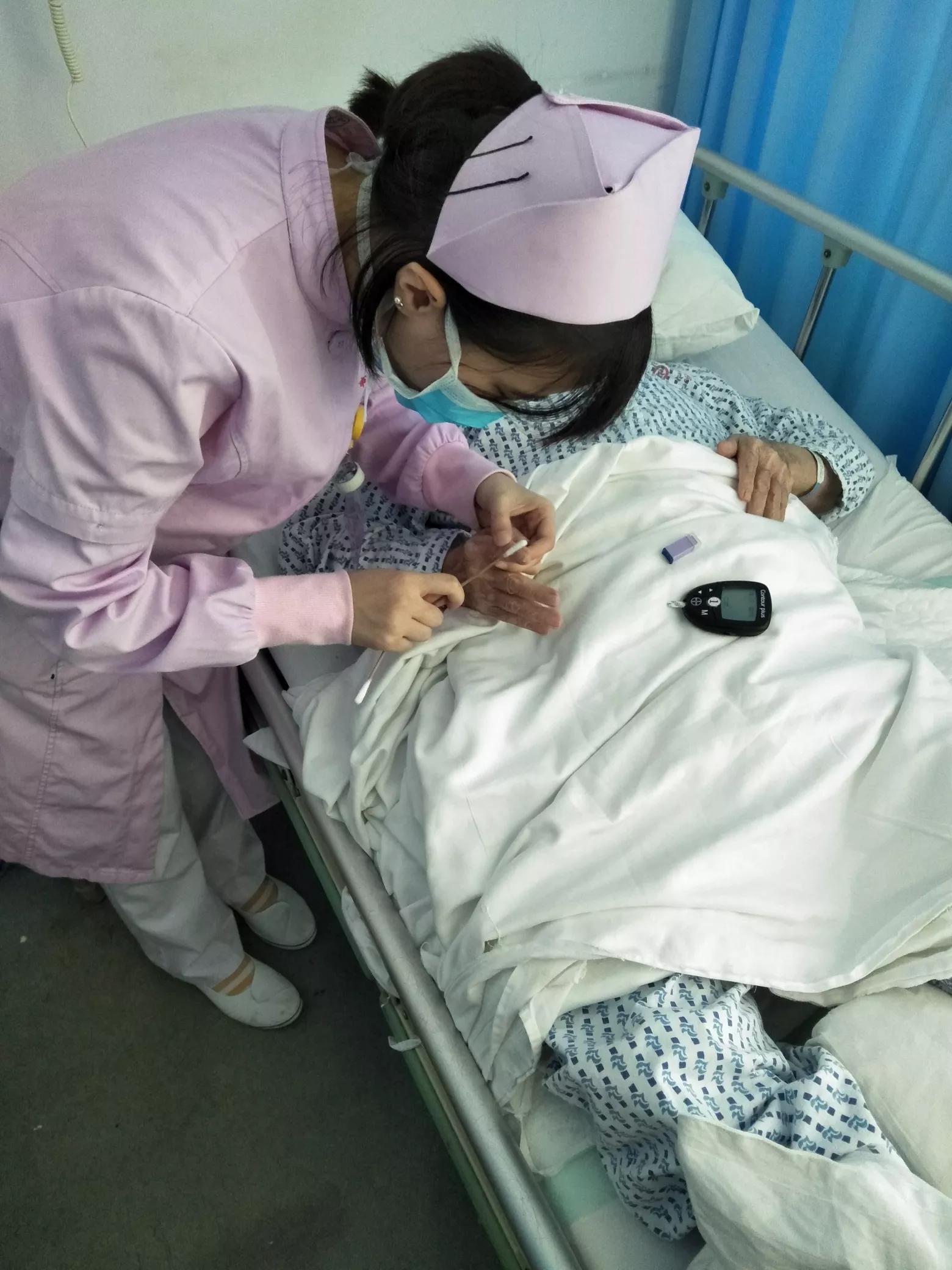 护士300秒极限救人，医生护士救人