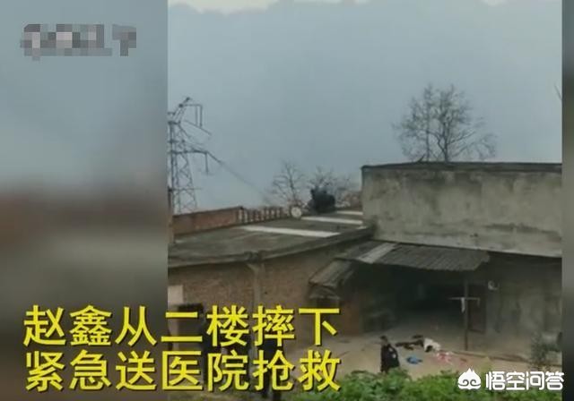 站桥梁跳水护栏倒塌，一脚桥栏杆倒塌视频