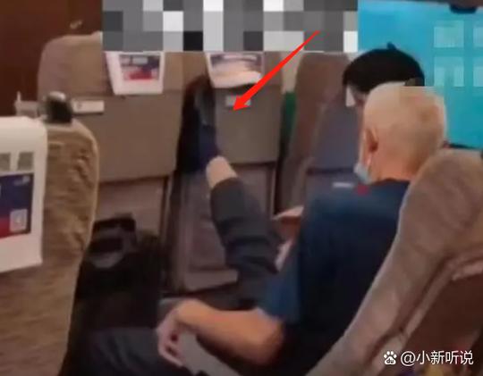 高铁上狂推前排座椅，高铁上狂推前排座椅视频