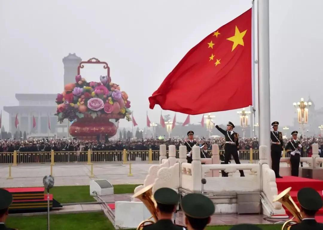 北京大街小巷挂国旗，北京大街小巷挂国旗图片