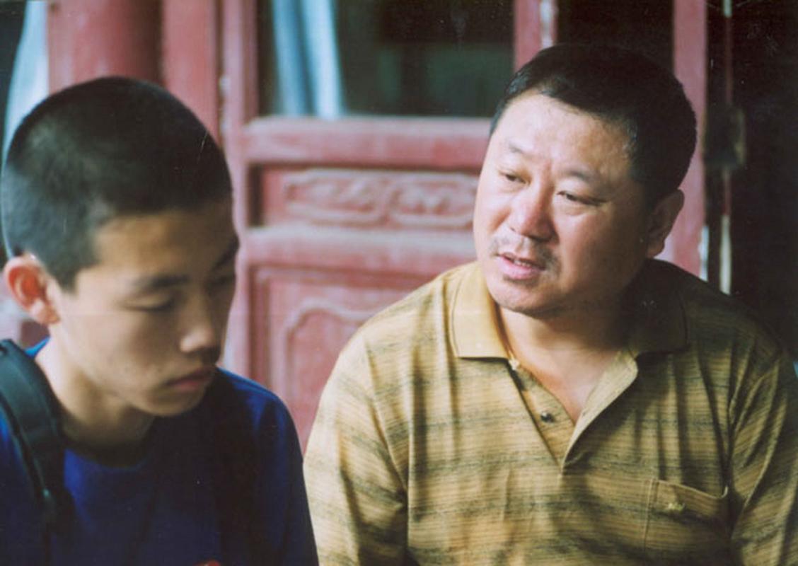 救2人后车被火吞噬，救人被火车撞伤的电影