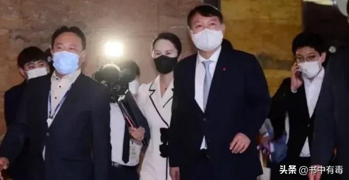 和女友内幕交易被拘，