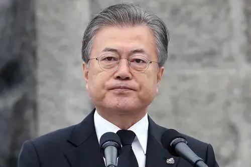 和女友内幕交易被拘，