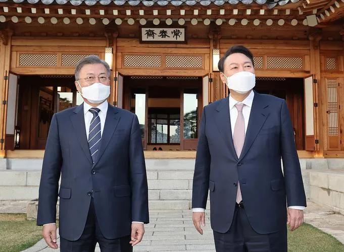 和女友内幕交易被拘，