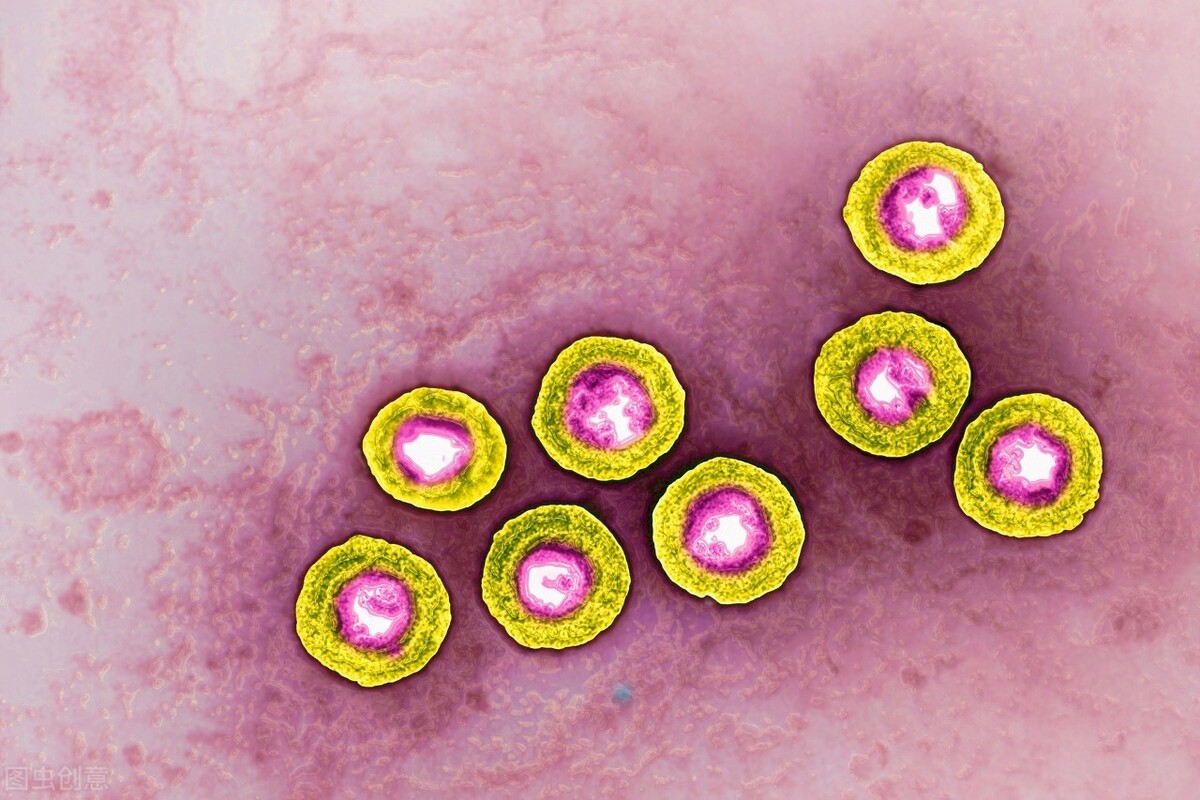曝知名歌手患蛇缠腰，