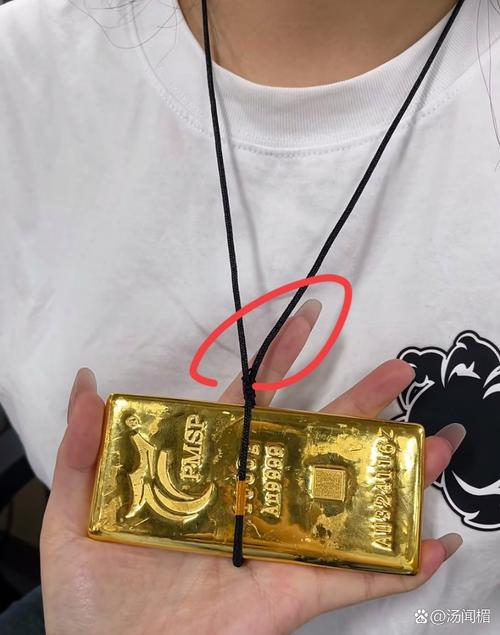 翻10吨垃圾找回10万，翻9吨垃圾找回金饰