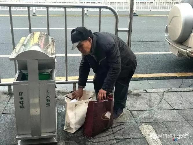 翻10吨垃圾找回10万，翻9吨垃圾找回金饰
