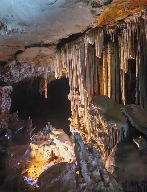 天坑溶洞垃圾10层高，天坑溶洞垃圾10层高度是多少
