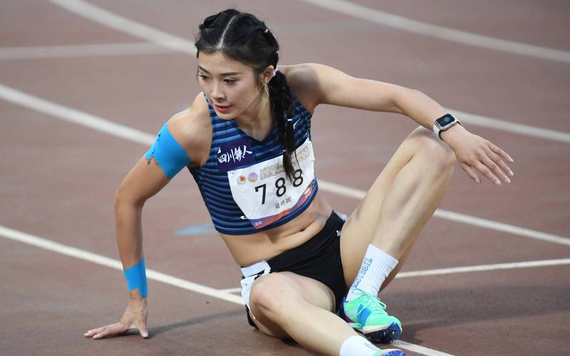 吴艳妮12秒90夺冠，吴艳妮夺冠视频