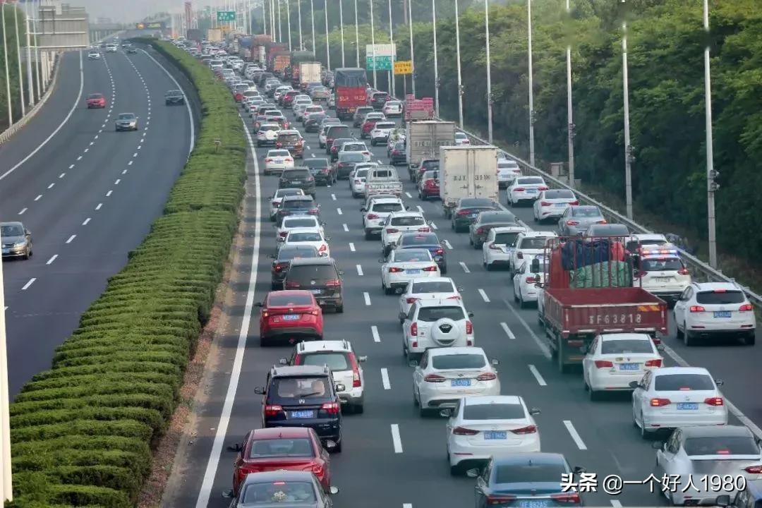 提前出发堵在路上，提前出发堵在路上的句子