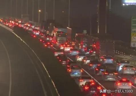 提前出发堵在路上，提前出发堵在路上的句子