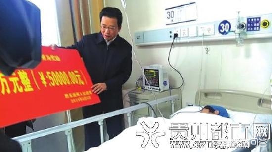 幼童坠楼被邻居接住，幼童坠楼被邻居接住怎么办