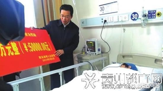 幼童坠楼被邻居接住，幼童坠楼被邻居接住怎么办