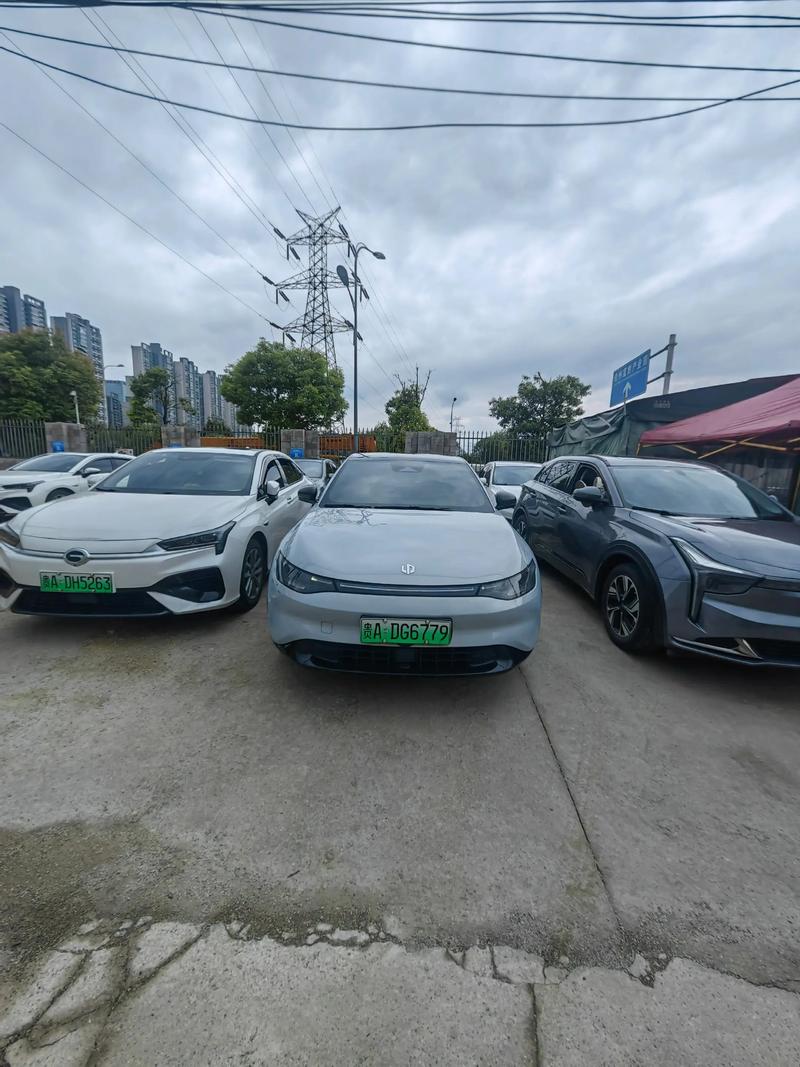 带娃跑网约车住车上，带娃跑网约车住车上班好吗