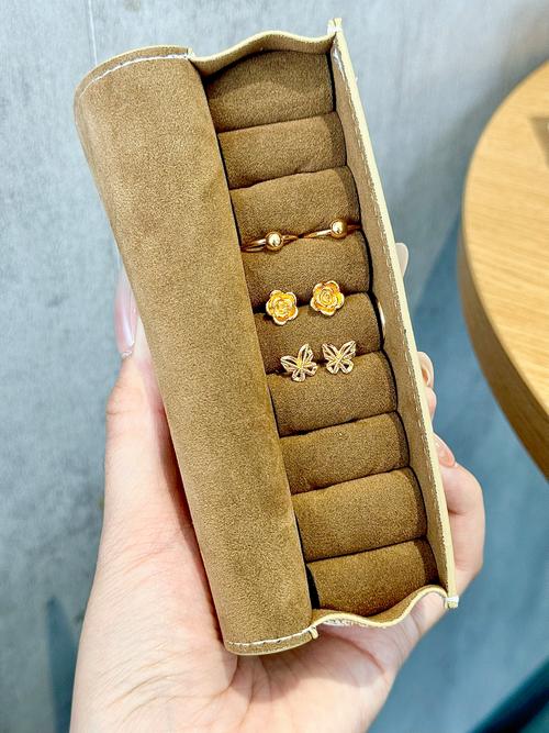 00后每月攒一颗金饰，00后每月攒一颗金饰多少钱