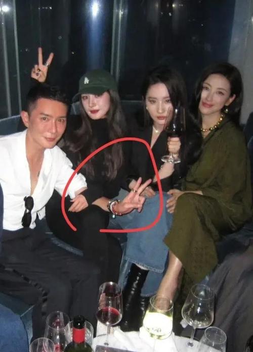 刘亦菲杨幂零互动，刘亦菲与杨幂同框