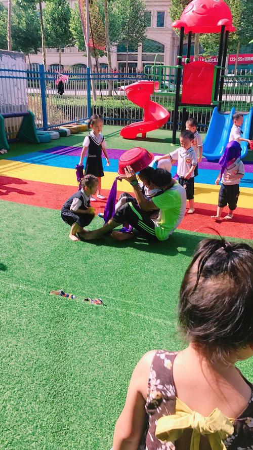 幼儿园体能课走红，幼儿园体能课走红毯教案