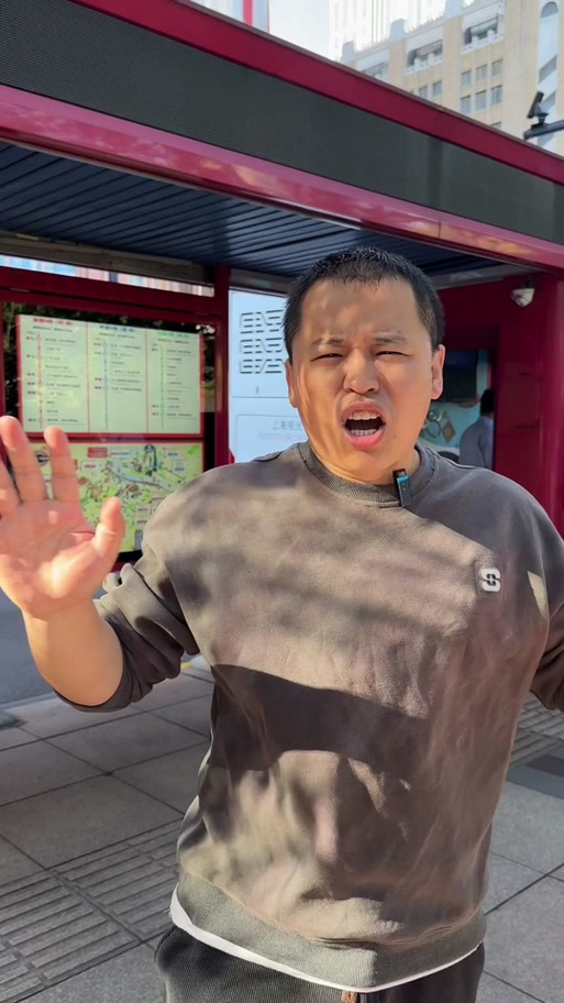 双层巴士桥下遭剃头，双层巴士断头