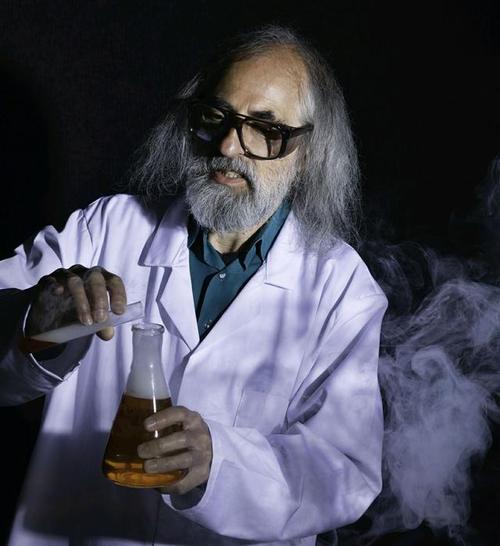 化学老师出身成首富，化学老师是谁