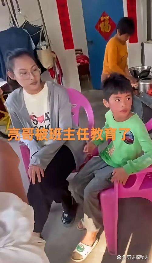 6岁男童枪射老师，小孩拿枪射自己眼表情包