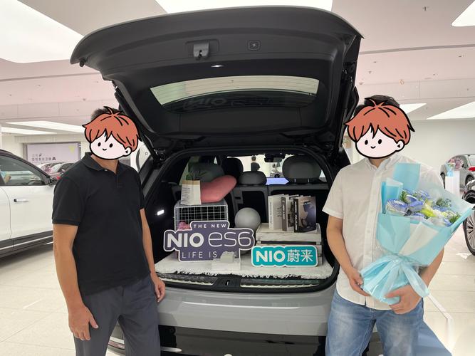 河北5人骑1辆电动车，男子电动车载5人上路