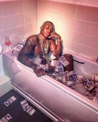 英国情侣吸毒致死，