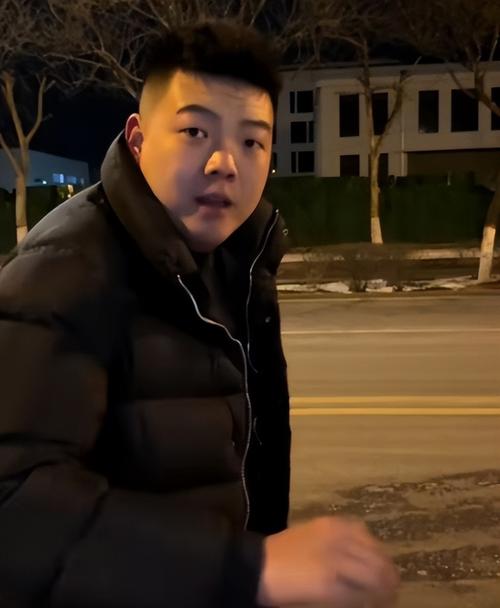 美网红开车撞死路人，一名网红开车出车祸