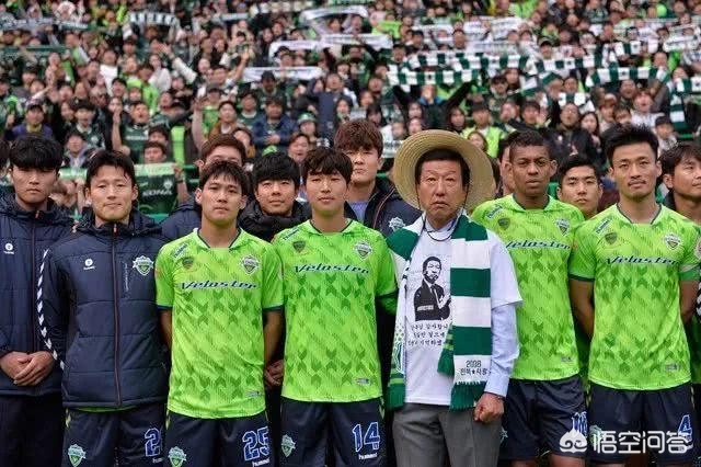 韩学生向高考者磕头 ,韩国高考跪拜 韩学生向高考者磕头 ,韩国高考跪拜