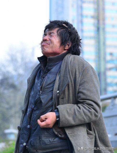 老人冲进新人家要钱，老人冲进新人家要钱怎么办