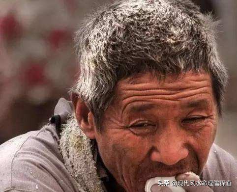 老人冲进新人家要钱，老人冲进新人家要钱怎么办