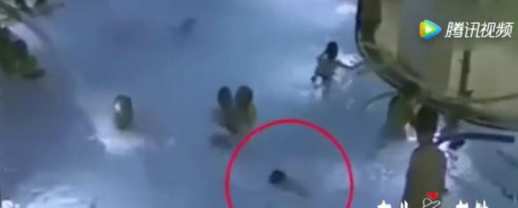 泳池溺亡30分无人救,泳池溺水身亡 泳池溺亡30分无人救,泳池溺水身亡