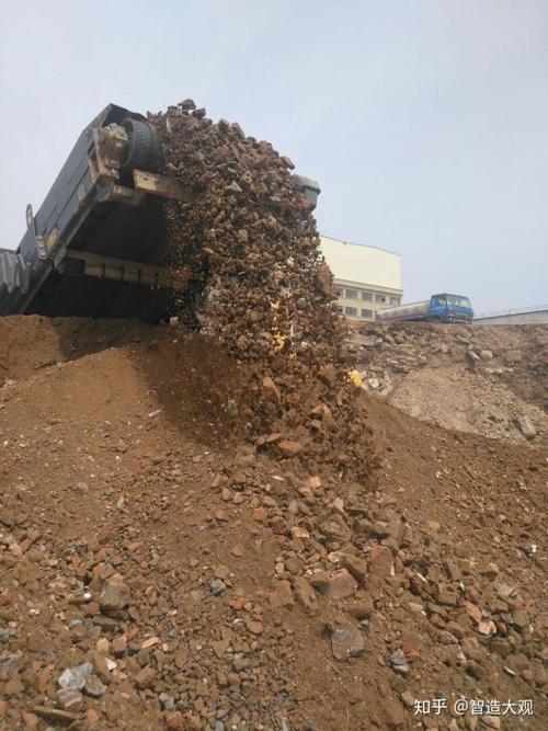 深圳开挖巨型垃圾山，深圳开挖巨型垃圾山庄