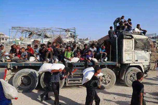 曝日引导美轰炸平民，美国轰炸日本发传单