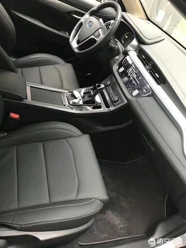 奔驰车高速失控飞跃,奔驰车高速失控飞跃怎么回事 奔驰车高速失控飞跃,奔驰车高速失控飞跃怎么回事