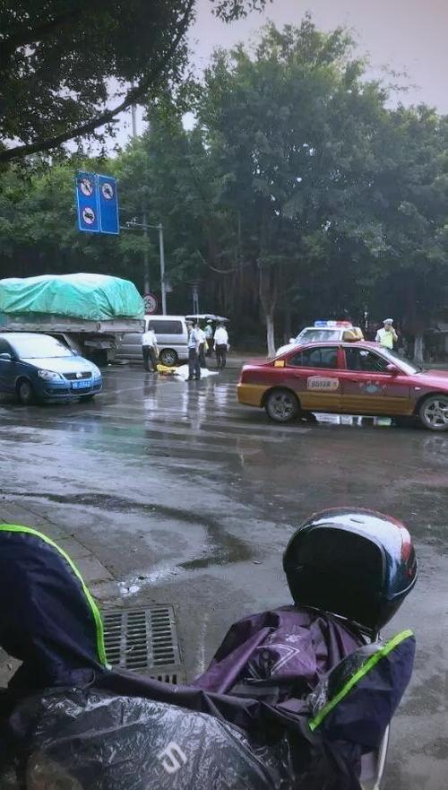 老人险遭货车碾压，老人险遭货车碾压怎么赔偿