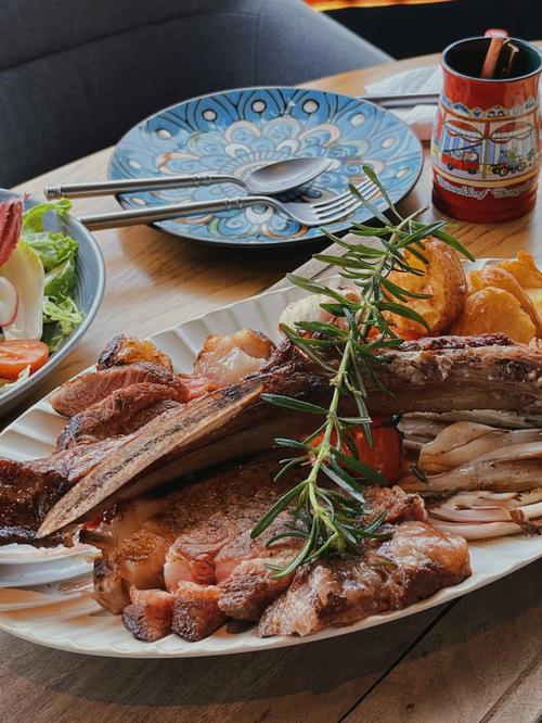 美监狱空投牛排大麻，美国电影在监狱吃牛排