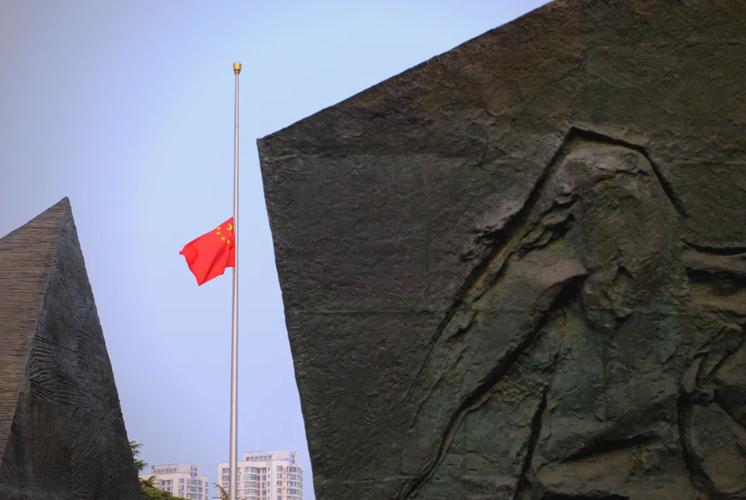 南京鸣响了防空警报，南京响起防空警报