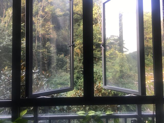 出游把娃托付给保安，出游把娃托付给保安的说说