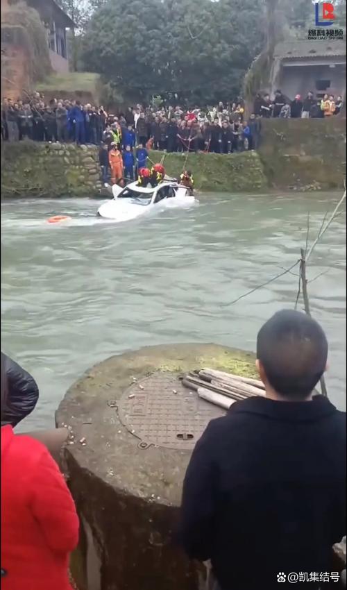 女子驾车落水身亡，女子驾车落水身亡视频