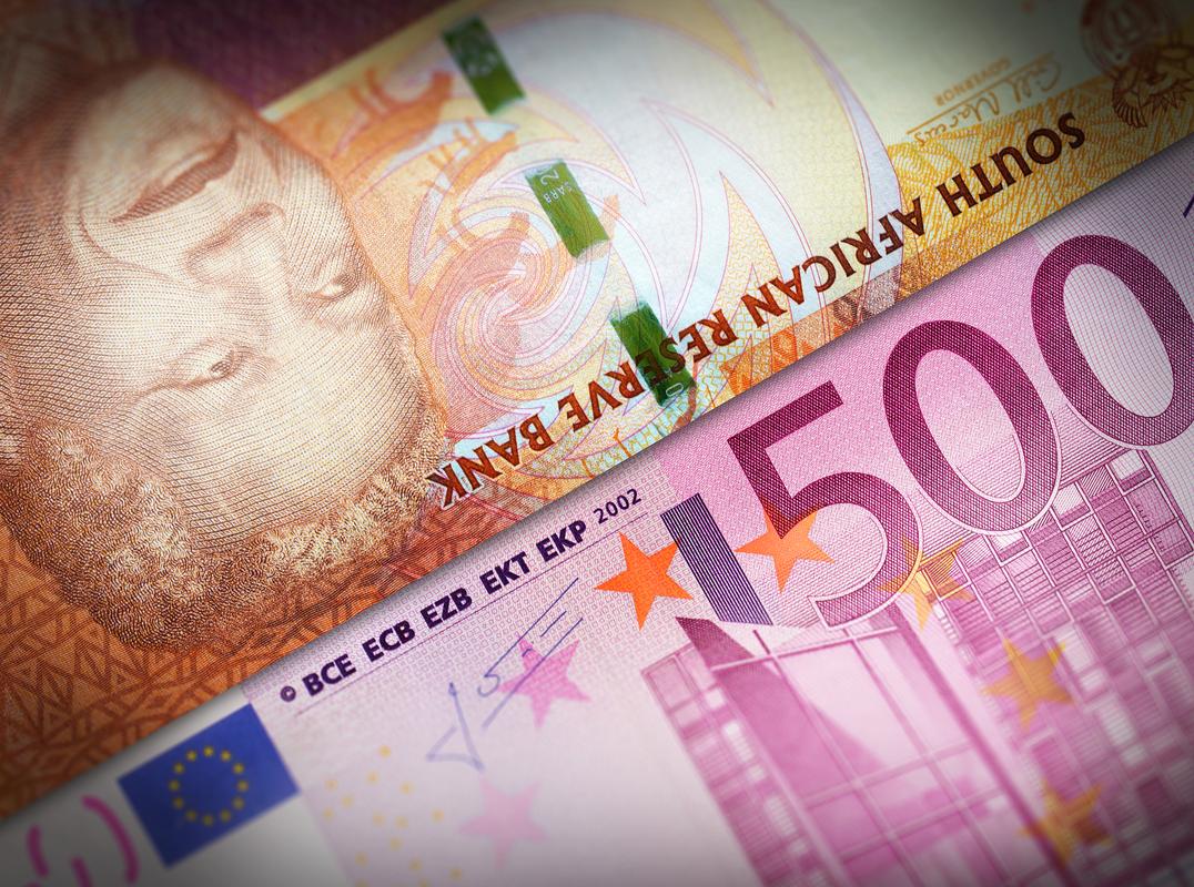 在岸人民币升破7，在岸人民币升破7.25