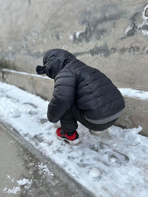 一马路被盖各色被子，路边盖被子图片