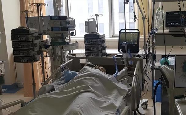 夫妻同进ICU怀疑菜，夫妻二人被检测出疫情